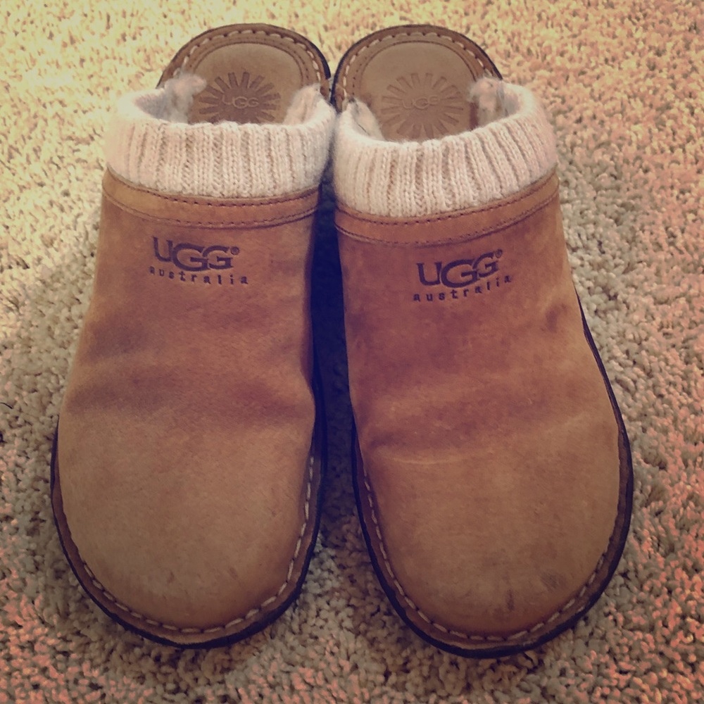 Ugg Clogs Size 9  * camel suede